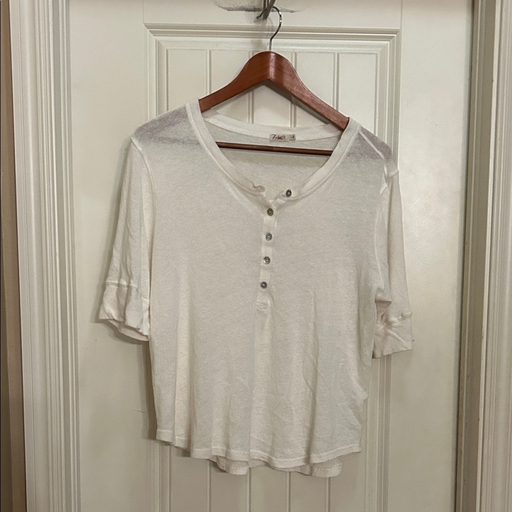 Faherty L white  Short Sleeve Henley Top